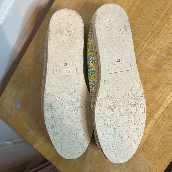 NWT ESpirit Women’s Yellow and Green floral print canvas slip on shoes Size 9.5 - Picture 3 of 6